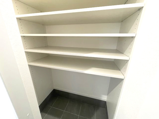 西区古江東町　№35749の収納|シューズインクローク
趣味の道具の収納にも
便利です。