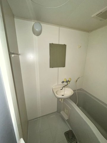 ライフ石町の浴室