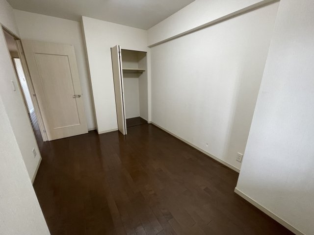 グランシェル新舞子　マンションの洋室|寝室として利用できる洋室6帖♪
静かな環境でぐっすり睡眠♪