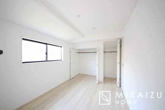 【洋室】 | 暮らしやすさを考えたプランで快適な現地ロケーションを実現。安らぎに満たされる、ゆとりのある日々を過ごせます♪