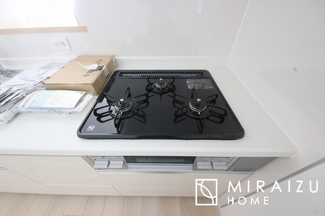 【キッチン】 | 暮らしやすさを考えたプランで快適な現地ロケーションを実現。安らぎに満たされる、ゆとりのある日々を過ごせます♪