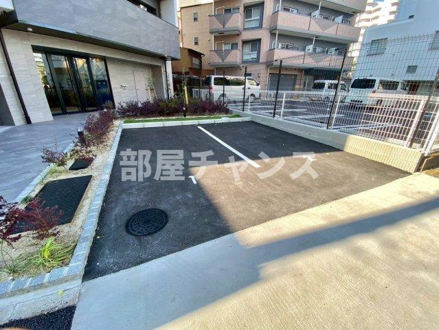 メイクスアート大曽根の駐車場