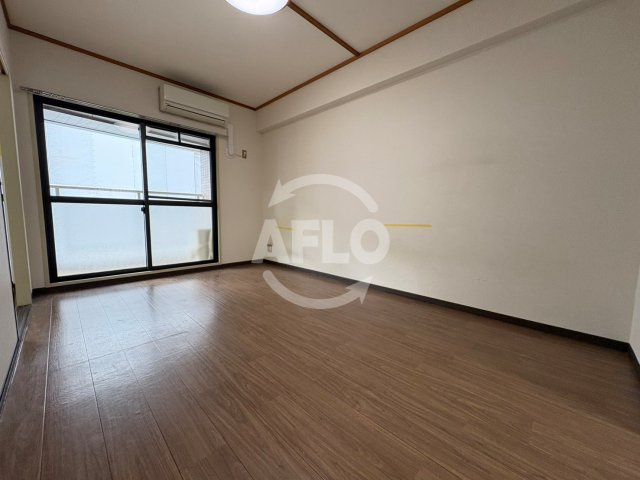 フレアコート京橋の洋室