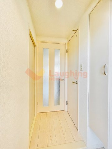 ソレイユ中央の玄関|別号室のお写真になります。