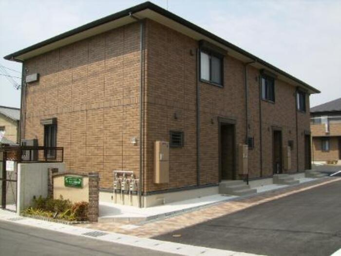 オークスコート西新在家 A棟の外観