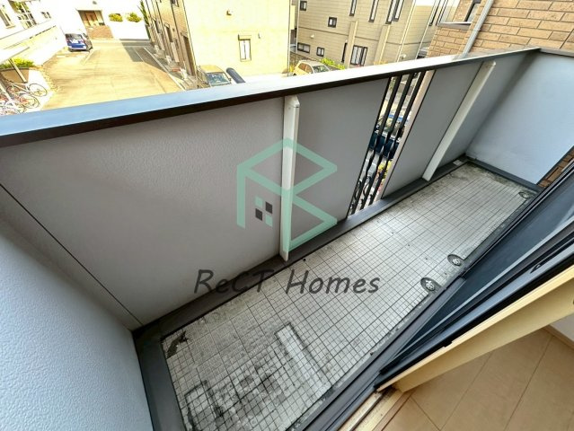オークスコート西新在家 A棟のバルコニー