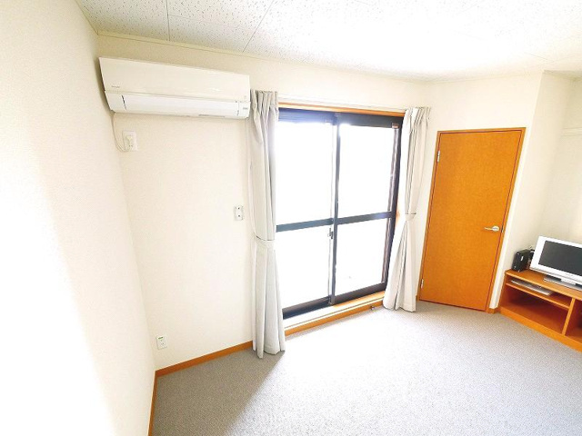 レオパレス南生駒の洋室|明るい洋室です