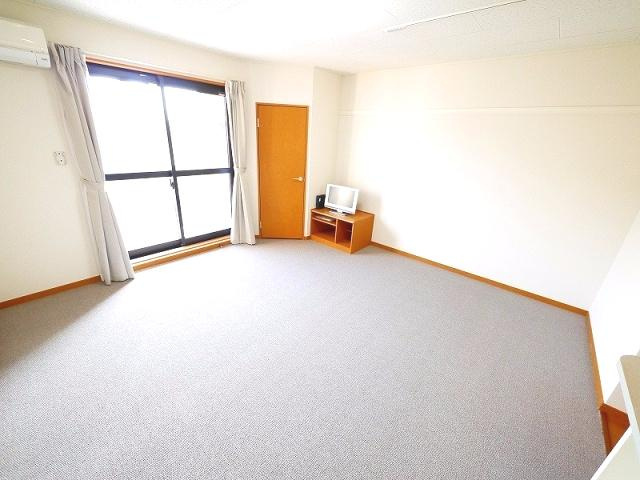 レオパレス南生駒の洋室|明るい洋室です