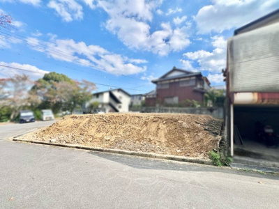 【外観】 | 栗東市小野　土地　注文住宅　建築条件なし | 色んな住宅展示場で好みのハウスメーカーを探すのも楽しいですね。もちろん、ゆいホームでもご紹介出来ます＼(^_^)／