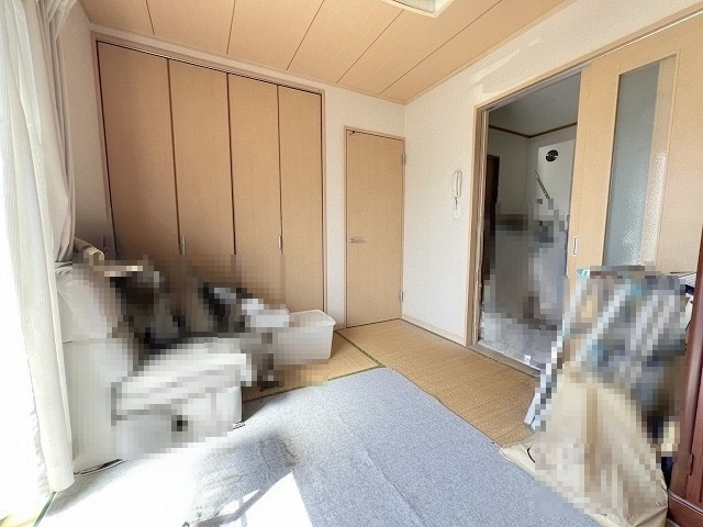 三郷市中央4丁目　平屋中古戸建の和室|押入付きの和室6帖です。