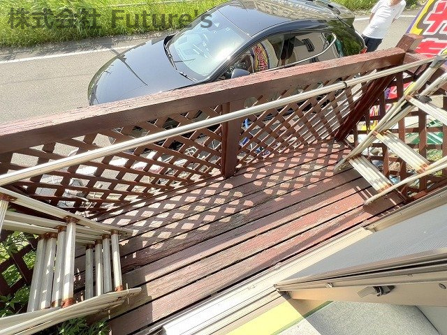 三郷市中央4丁目　平屋中古戸建のバルコニー|西側にちょっとしたテラス付きです。