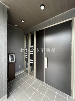 【洋室】 | M&S RESIDENCE | 【M&S RESIDENCE】エントランス