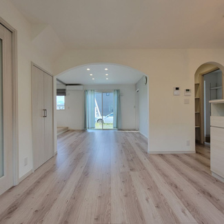 【居間・リビング】 | 甲府市羽黒町 R1年築の中古戸建 オール電化+太陽光パネル | 広々LDK