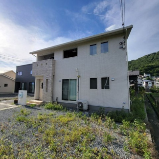 【外観】 | 甲府市羽黒町 R1年築の中古戸建 オール電化+太陽光パネル | 現在空き家につき随時ご見学可能です。お気軽にお問合せください。