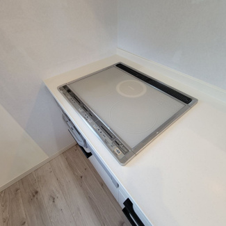 【キッチン】 | 甲府市羽黒町 R1年築の中古戸建 オール電化+太陽光パネル | IHクッキングヒーター