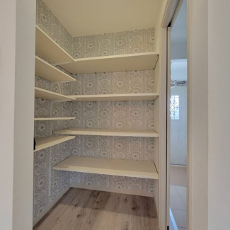 【収納】 | 甲府市羽黒町 R1年築の中古戸建 オール電化+太陽光パネル | 玄関からもキッチンからもアクセス可能な収納