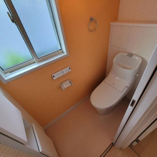 【トイレ】 | 甲府市羽黒町 R1年築の中古戸建 オール電化+太陽光パネル | 2階トイレにもウォシュレット付き