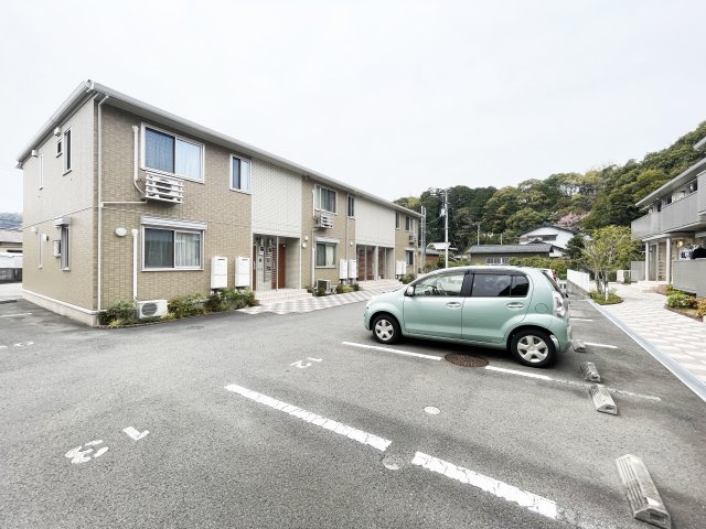 ルーエ　Ⅱ棟の駐車場