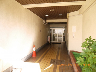 【エントランス】 | マンションエントランス部分となります。