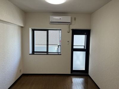 【居間・リビング】 | 朝日プラザ博多Ⅳ | 別号室の写真になります。現況優先。