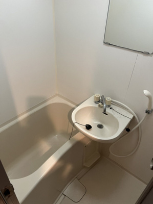 【浴室】 | 朝日プラザ博多Ⅳ | 別号室の写真になります。現況優先。