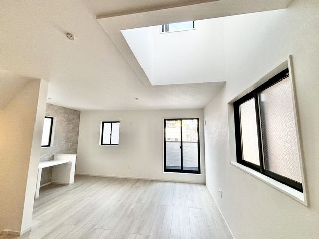 リガーレ名古屋市天白区塩釜口1期　全3棟　新築戸建の居間・リビング