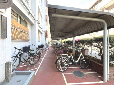 【その他共用部分】 | 第四高島平マイコーポ | 屋根付きの駐輪場があります(^^)/