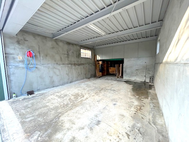 【駐車場】 | 枚方市西禁野１丁目戸建 | 駐車場内も広く、お車や自転車等も置くことが出来ます！