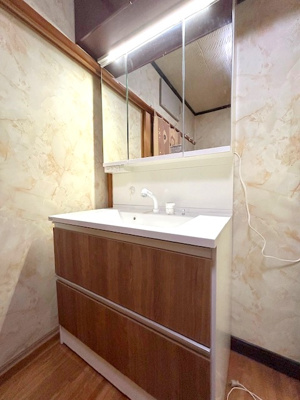 【洗面所】 | 枚方市西禁野１丁目戸建 | 洗面台も丁寧に使用されております！