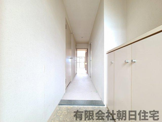 【玄関】 | ネオハイツ松江 | 収納もある玄関です