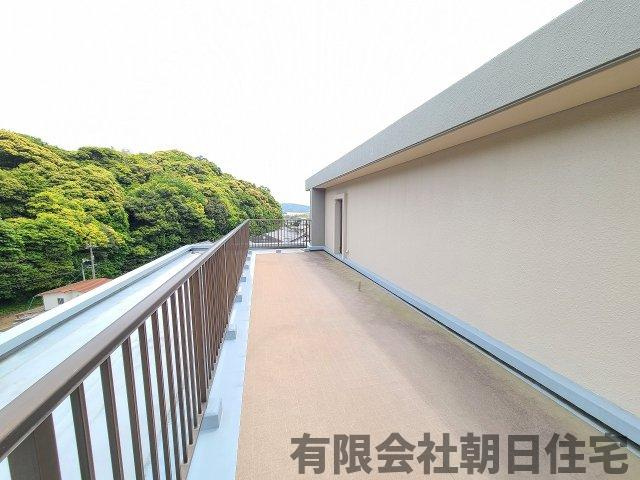 【バルコニー】 | ネオハイツ松江 | 開放的で明るい空間を演出してくれるバルコニーです