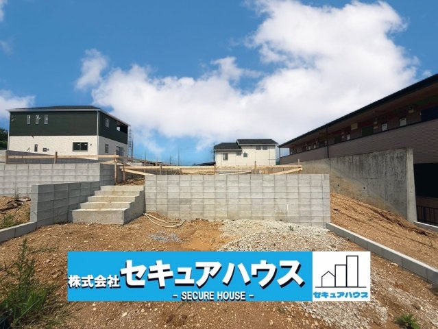 【今からご案内可能】名古屋市緑区清水山 全6棟 2号棟の外観|■現地外観写真
敷地面積約40坪、建物面積約28坪。
駐車並列2台可能！オプション工事でカーポート設置などいかがでしょうか。その他にも、フェンスなどの「オプション工事」もご提案いたします♪