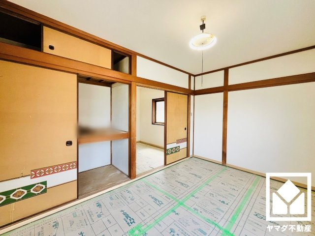 八幡市八幡小松の洋室