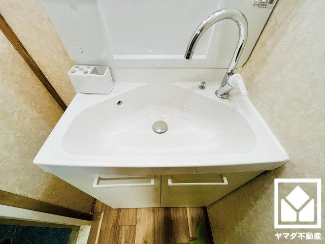 八幡市八幡小松の洗面所