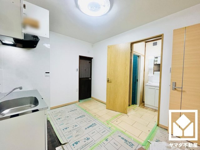 八幡市八幡小松の居間・リビング