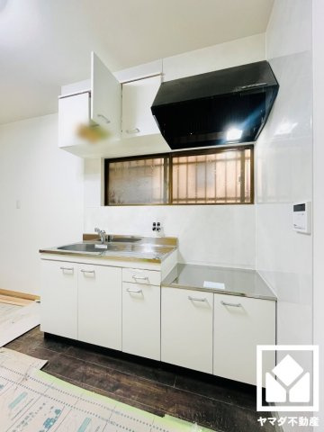 八幡市八幡小松のキッチン