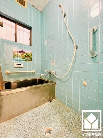 八幡市八幡小松の浴室