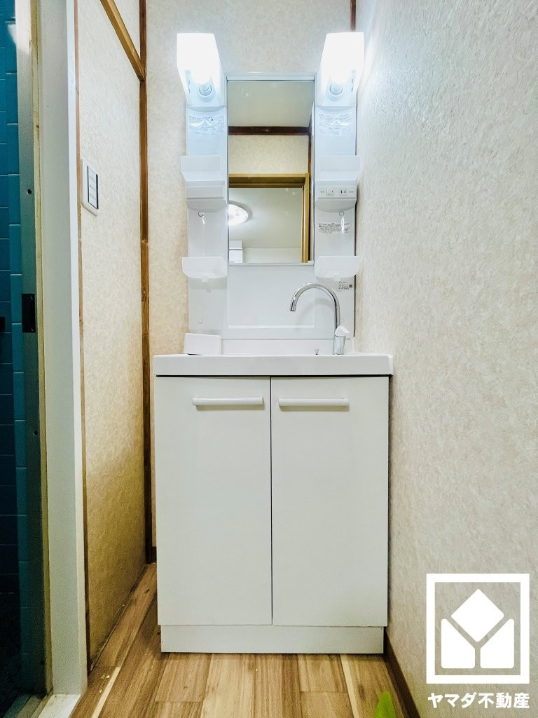 八幡市八幡小松の独立洗面台