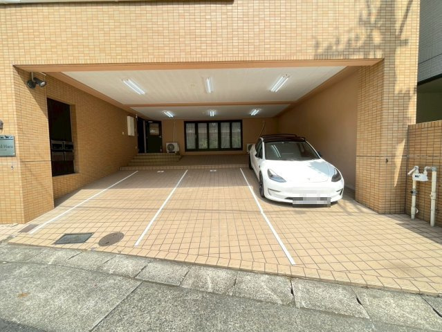 ソレイユ原の駐車場