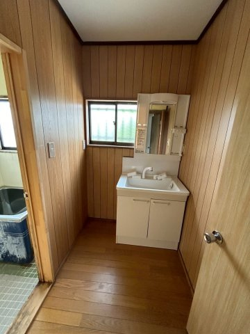 鉾田市舟木　中古戸建の独立洗面台