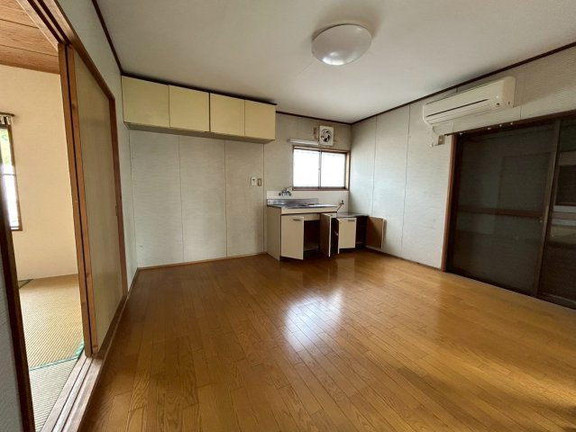 鉾田市舟木　中古戸建の居間・リビング
