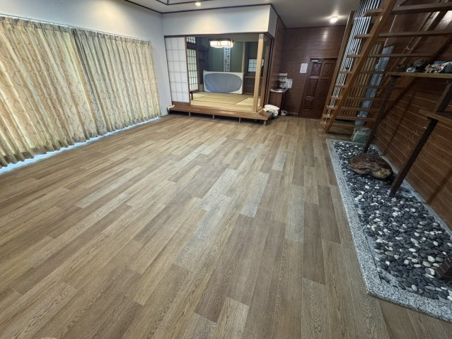 奈良市富雄元町4丁目戸建ての居間・リビング