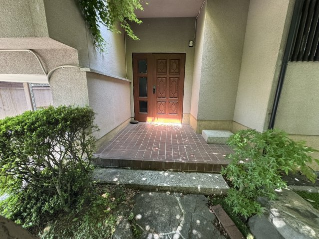奈良市富雄元町4丁目戸建ての玄関