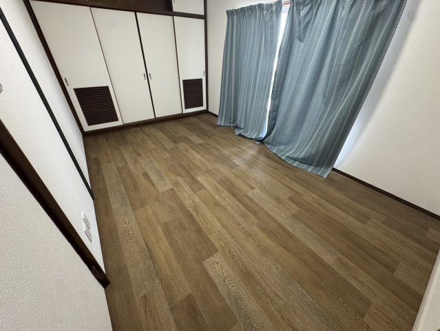 奈良市富雄元町4丁目戸建ての洋室
