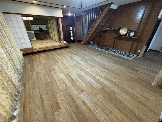 奈良市富雄元町4丁目戸建ての居間・リビング
