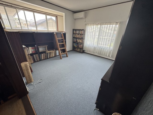 奈良市富雄元町4丁目戸建ての洋室