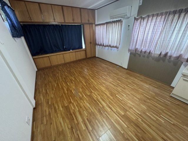 奈良市富雄元町4丁目戸建ての洋室