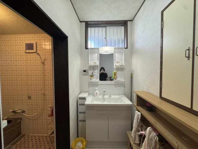 奈良市富雄元町4丁目戸建ての洗面所