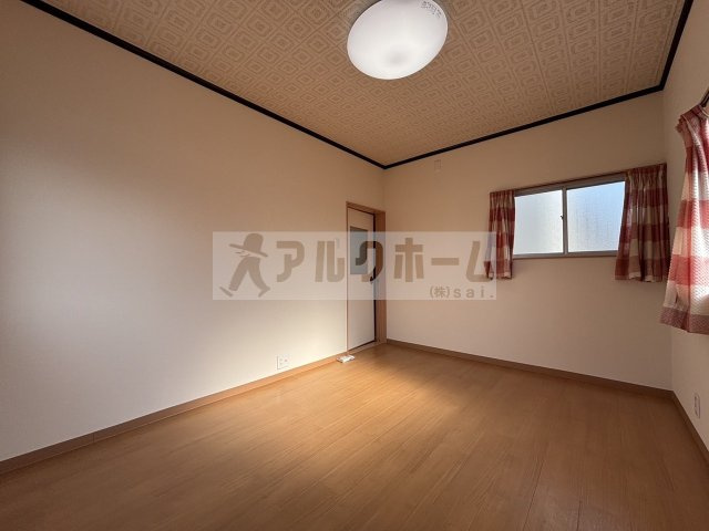 柏原市平野１丁目の一戸建ての洋室