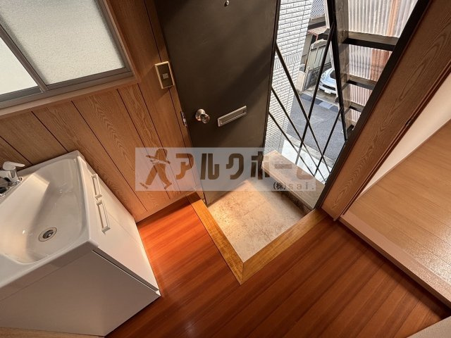 柏原市平野１丁目の一戸建ての玄関